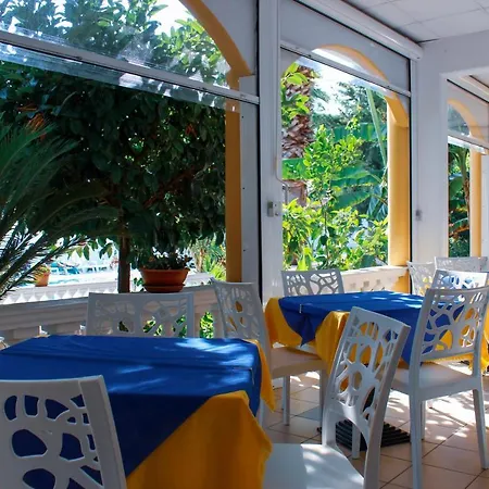 Terrazzo Sul Mare キャンプ場 *