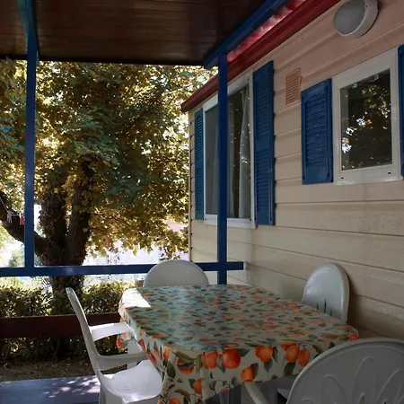 אתר קמפינג Terrazzo Sul Mare קופרה מריטימה